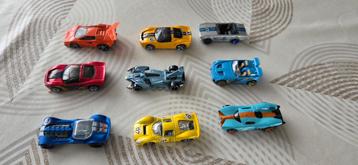 9 hotwheels speelgoedauto's beschikbaar voor biedingen