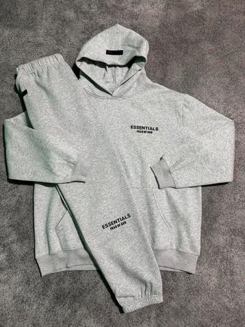 Pack ESSENTIALS Fear of God beschikbaar voor biedingen