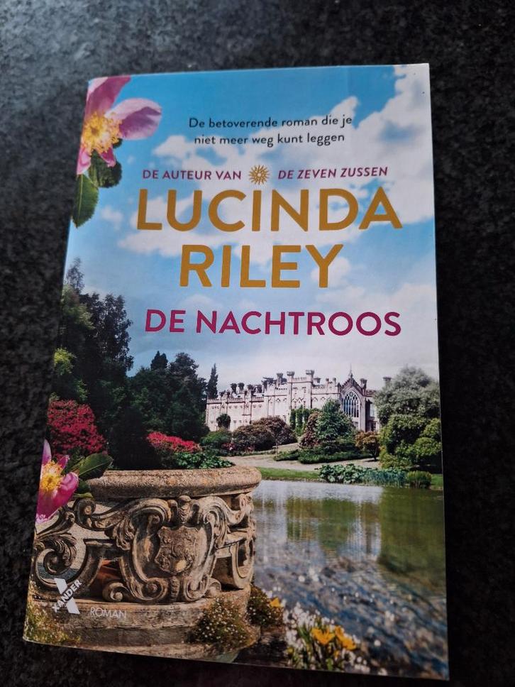LUCINDA RILEY : DE NACHTROOS, Livres, Romans, Comme neuf, Enlèvement ou Envoi
