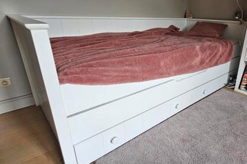 Lit  beschikbaar voor biedingen