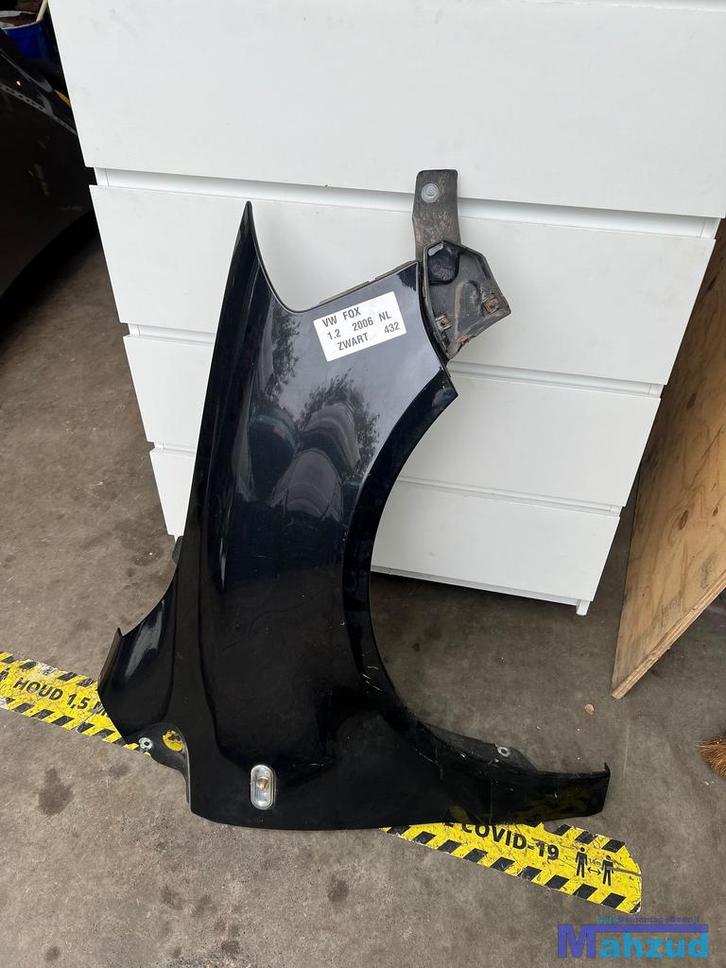 VW FOX ZWART rechts scherm voorscherm 2003-2015, Auto-onderdelen, Carrosserie, Spatbord, Volkswagen, Gebruikt, Ophalen of Verzenden