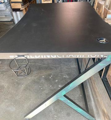 Gamingtafel beschikbaar voor biedingen
