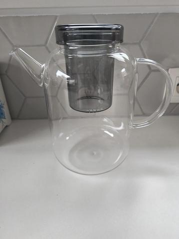Theepot voor verse thee beschikbaar voor biedingen