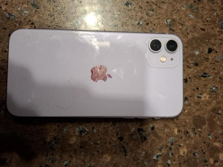 Iphone 11 paars 128gb oplaadpoort defect, barst, Telecommunicatie, Mobiele telefoons | Apple iPhone, Niet werkend, 128 GB, Zonder abonnement