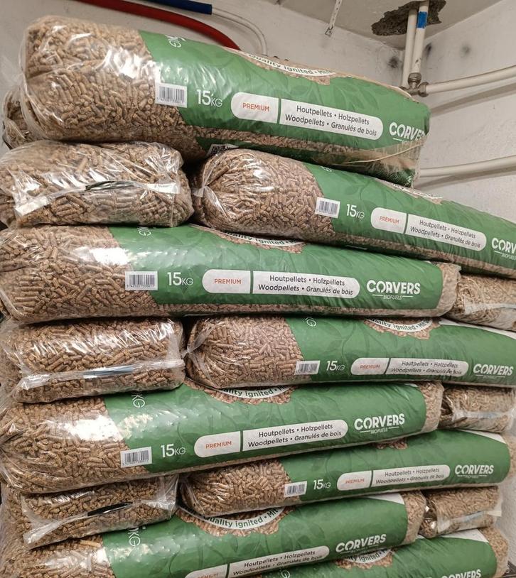 30 zakken (halve pallet) pellets voor maar €130!!, Tuin en Terras, Brandhout, Ophalen