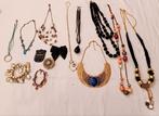 Lot juwelen, sieraden, halskettingen, broches, Handtassen en Accessoires, Overige Accessoires, Ophalen of Verzenden, Zo goed als nieuw