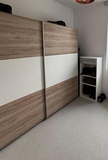 Kleerkast met schuifdeur beschikbaar voor biedingen