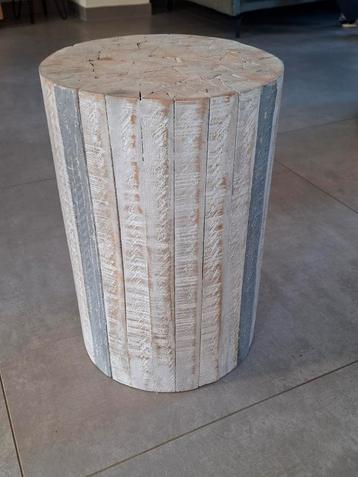 Table tabouret  grisée  à emporter (maison du monde), Huis en Inrichting, Tafels | Bijzettafels, Minder dan 45 cm, Minder dan 55 cm
