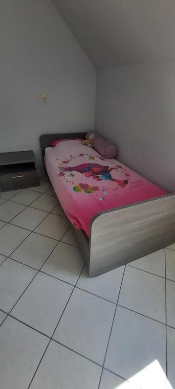 Bedframe Luca 90 x 200cm + nachtkastje beschikbaar voor biedingen
