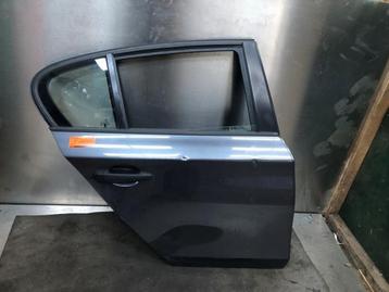 Portier 4Deurs rechts-achter van een BMW 1-Serie (A22/7) beschikbaar voor biedingen