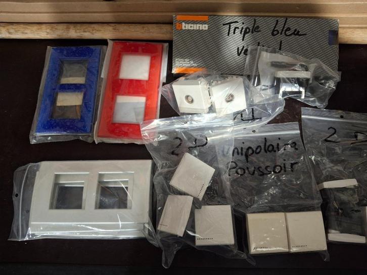 Bticino light prises interrupteurs plaques, Doe-het-zelf en Bouw, Elektriciteit en Kabels, Zo goed als nieuw, Overige typen, Ophalen of Verzenden