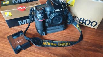 Nikon D800 + battery grip en lader beschikbaar voor biedingen