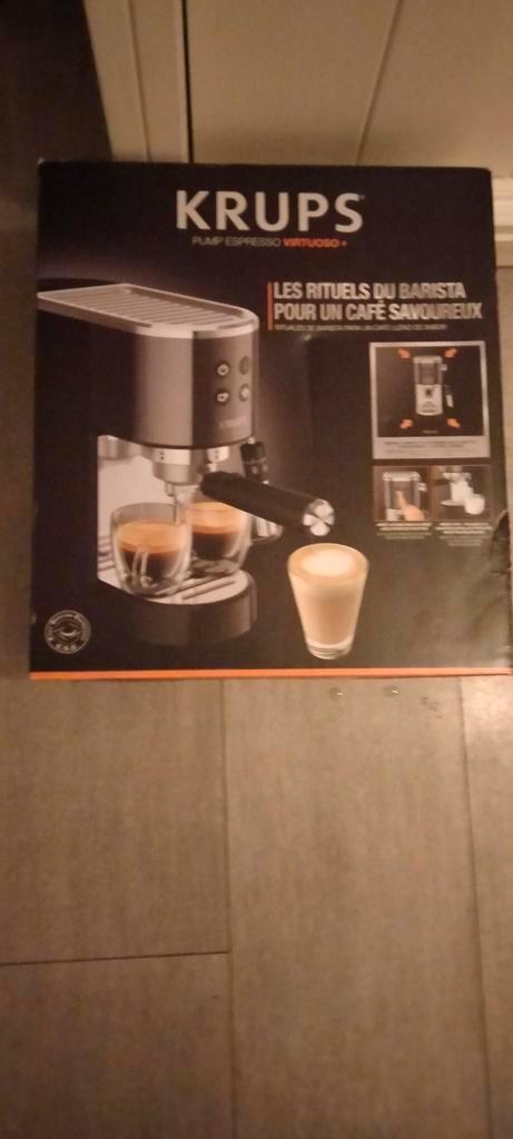 Machine à expresso Krups, Electroménager, Cafetières, Neuf, Café moulu, Combiné, 2 à 4 tasses, Réservoir d'eau amovible, Tuyau à Vapeur