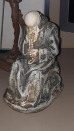 ancienne statue en plâtre priant père avec paternoster. est, Enlèvement ou Envoi