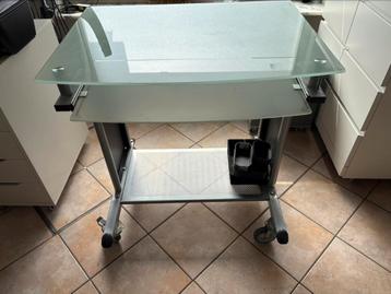 Computer tafel beschikbaar voor biedingen
