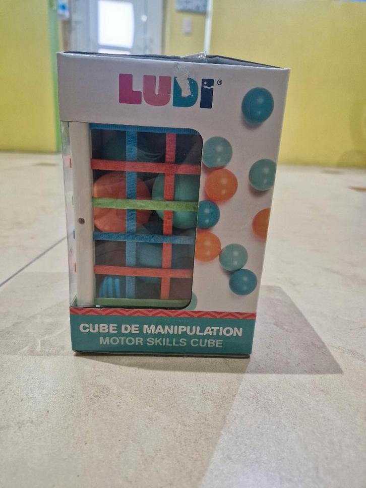 Cube de manipulation Ludi, Enfants & Bébés, Jouets | Éducatifs & Créatifs, Comme neuf, Enlèvement