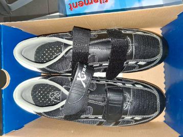 Koersfietsschoenen beschikbaar voor biedingen
