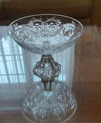 Coupe en cristal sur pied, Enlèvement