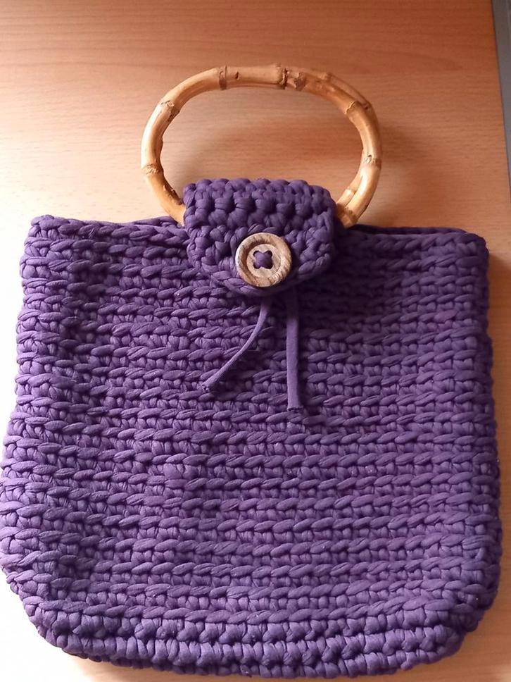 Handtas handgehaakt met Hooked zpagetti garen, Handtassen en Accessoires, Tassen | Damestassen, Handtas, Paars, Ophalen of Verzenden