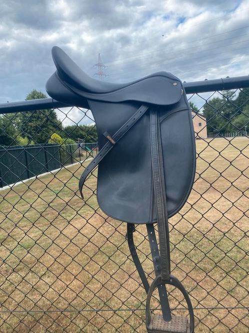 Wintec 250 dressuurzadel, Dieren en Toebehoren, Paarden en Pony's | Hoofdstellen en Tuigage, Zo goed als nieuw, Dressuur, Ophalen of Verzenden