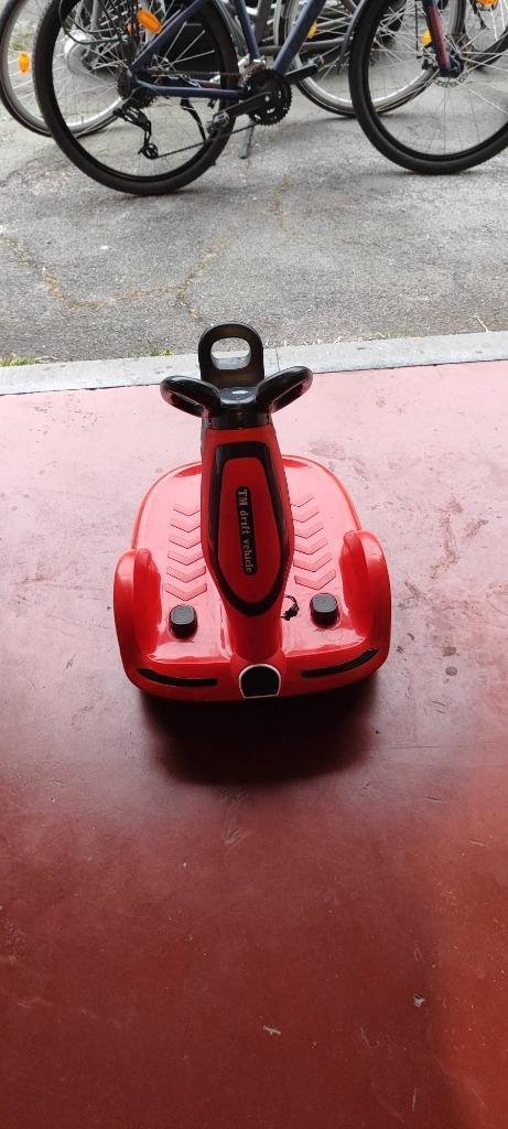 Elektrische kinderauto met afstandsbediening, Kinderen en Baby's, Speelgoed | Buiten | Accuvoertuigen, Zo goed als nieuw, Ophalen