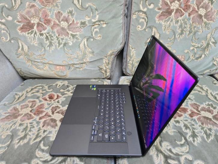 ASUS ROG Zephyrus G16 Ultra 9 185H RTX 4070 32 GB 1 TB, Computers en Software, Windows Laptops, Zo goed als nieuw, SSD, 32 GB