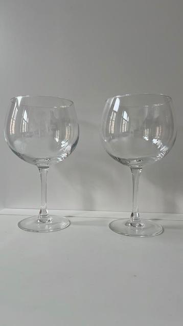 2 grote (wijn)glazen beschikbaar voor biedingen