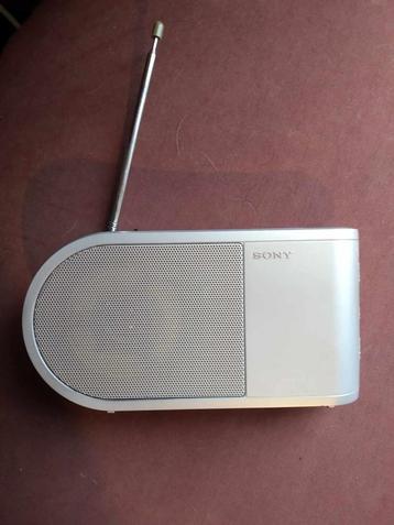 handige draagbare radio Sony ICF-404L beschikbaar voor biedingen