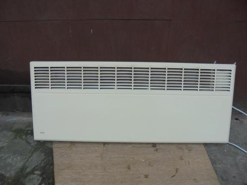 AEG wandconvector, Zakelijke goederen, Kantoor en Winkelinrichting | Kantoormeubilair en Inrichting, Gebruikt, Ophalen