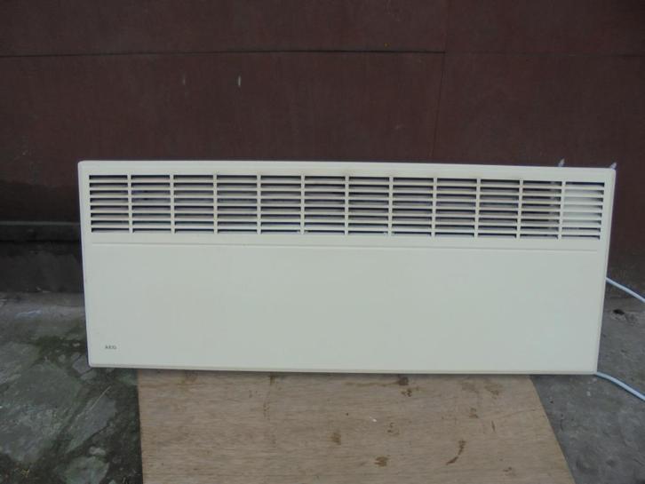 Convecteur mural AEG, Articles professionnels, Aménagement de Bureau & Magasin | Mobilier de bureau & Aménagement, Utilisé, Enlèvement