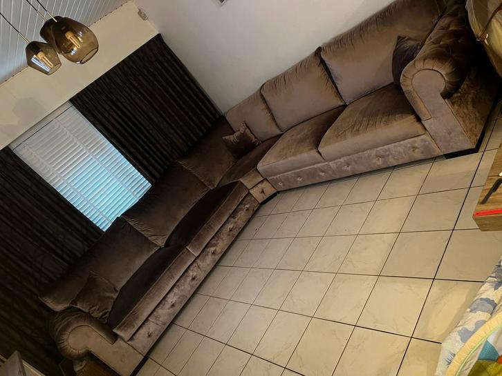 Grote salon hoekbank te koop.zetel taupe velvet kuster style, Huis en Inrichting, Zetels | Complete zithoeken, Gebruikt, Ophalen