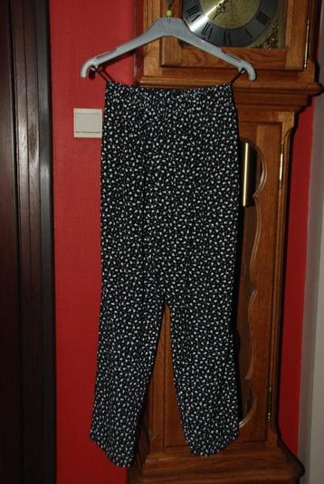 Zwart-witte lichtgewicht zomerbroek maat S als nieuw! beschikbaar voor biedingen