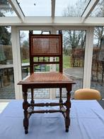 Houten stoel met riet op zit en rug. Mechelse stijl, Ophalen