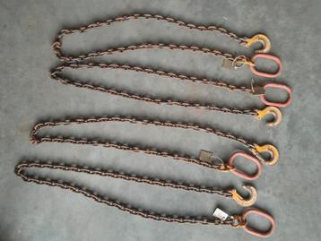 4 kettingen van 2 meter lang en 8 mm dik. beschikbaar voor biedingen