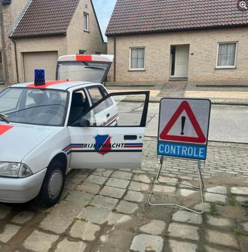 panneau de signalisation Gendarmerie Police Sapeurs-Pompiers disponible aux enchères