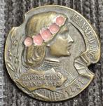 Broche Wereldtentoonstelling Gent 1913 Jeanne d'Arc, Ophalen of Verzenden, Gebruikt, Minder dan 4 cm, Beige