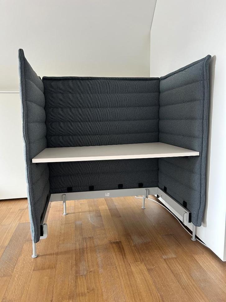Vitra Alcove Plus Desk grijs/blauw, Zakelijke goederen, Kantoor en Winkelinrichting | Kantoormeubilair en Inrichting, Bureau, Werkplek