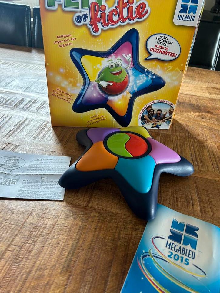 Gezelschapsspel Feit of Fictie, Hobby en Vrije tijd, Gezelschapsspellen | Overige, Zo goed als nieuw, Een of twee spelers, Drie of vier spelers