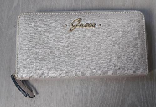 Portemonnee dames: merk: Guess (NIEUWSTAAT), Handtassen en Accessoires, Portemonnees, Zo goed als nieuw, Guess, Leder, Ophalen of Verzenden