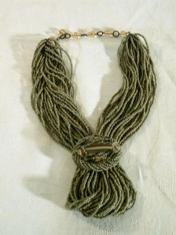 Dameshalssnoer beschikbaar voor biedingen