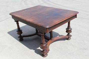 Grote antieke tafel in Henri II-stijl beschikbaar voor biedingen