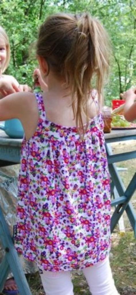 WILD tuniekje met bloemetjes (maat 98/104), Kinderen en Baby's, Kinderkleding | Maat 104, Zo goed als nieuw, Meisje, Shirt of Longsleeve