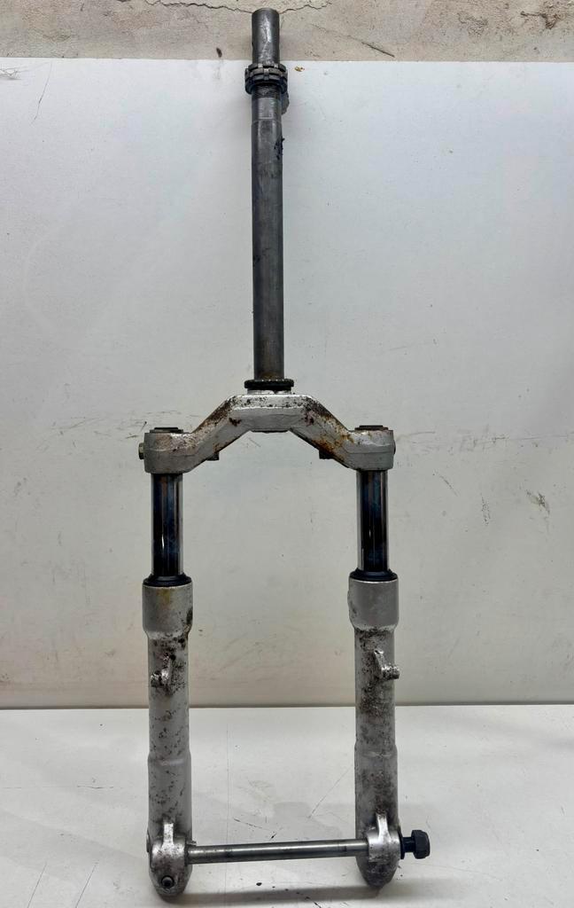 Voorvork Peugeot Jetfoce 2009 2takt, Vélos & Vélomoteurs, Pièces de cyclomoteur | Scooters, Utilisé, Peugeot, Cadre, Enlèvement ou Envoi