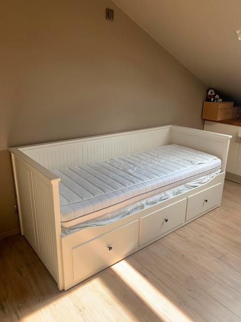 Hemnes Ikea bedbank uitschuifbaar&matrassen, Huis en Inrichting, Slaapkamer | Bedden, Gebruikt, Eenpersoons, 160 cm, 200 cm, Hout