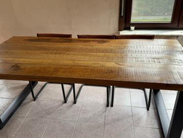 Industriële eettafel, Mangohout (3,5jaar oud) beschikbaar voor biedingen