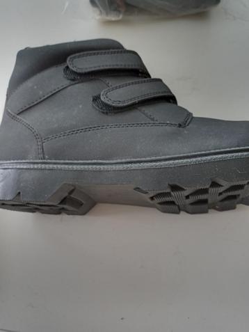 nieuwe werkschoen (bottin) maat 43 /velcrosluiting beschikbaar voor biedingen