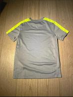 Nike sport t-shirt, Kinderen en Baby's, Kinderkleding | Maat 128, Sport- of Zwemkleding, Ophalen of Verzenden, Zo goed als nieuw