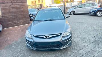 Hyundai i30* 1.6 diesel *300.000km* 2011* Euro5 beschikbaar voor biedingen