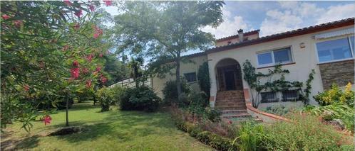 Vlakbij Perpignan Prachtige villa van 204m² met groot park, Immo, Buitenland, Frankrijk, Woonhuis, Dorp