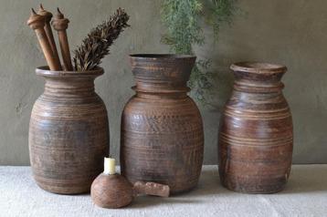 Oude houten Himachal pot / Nepalese kruik beschikbaar voor biedingen
